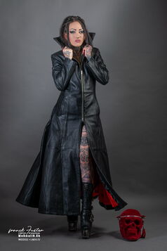 Long manteau cuir gothique vampire femme