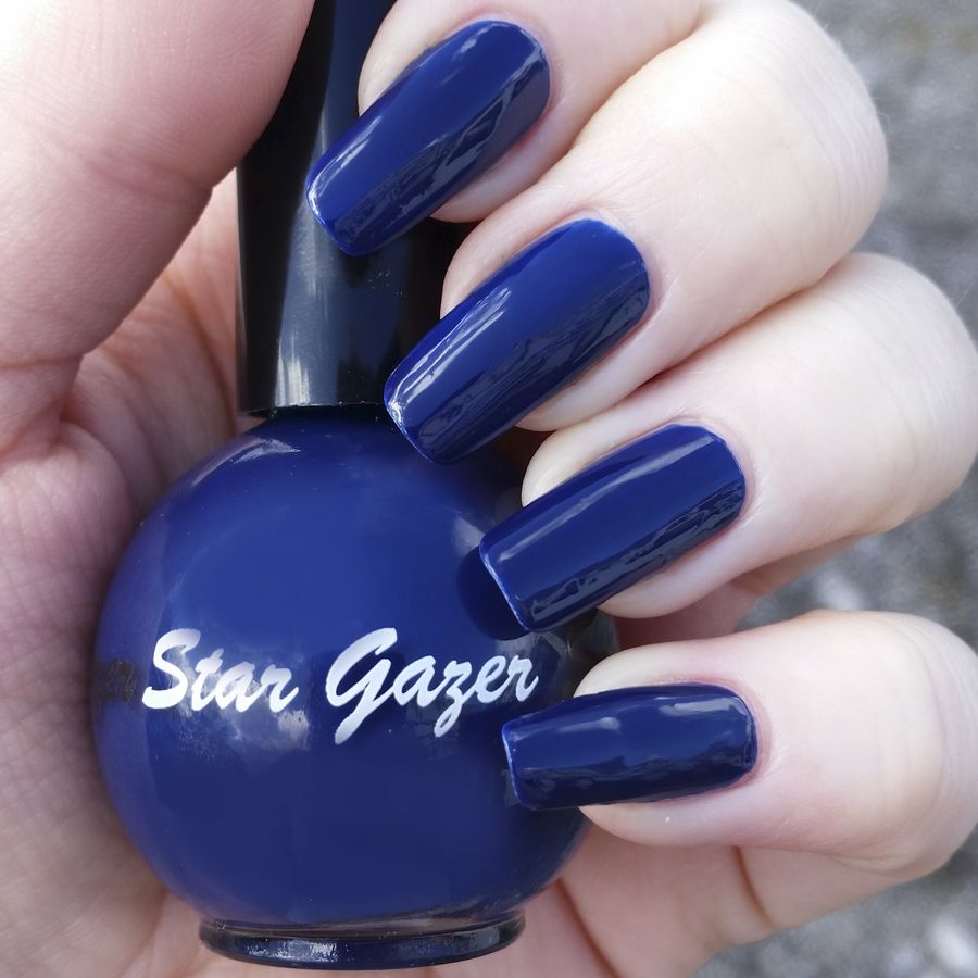 Vernis à ongles gothique stargazer bleu nuit pour un rendu exceptionnel