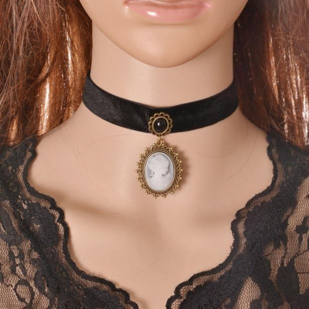 Collier gothique camée