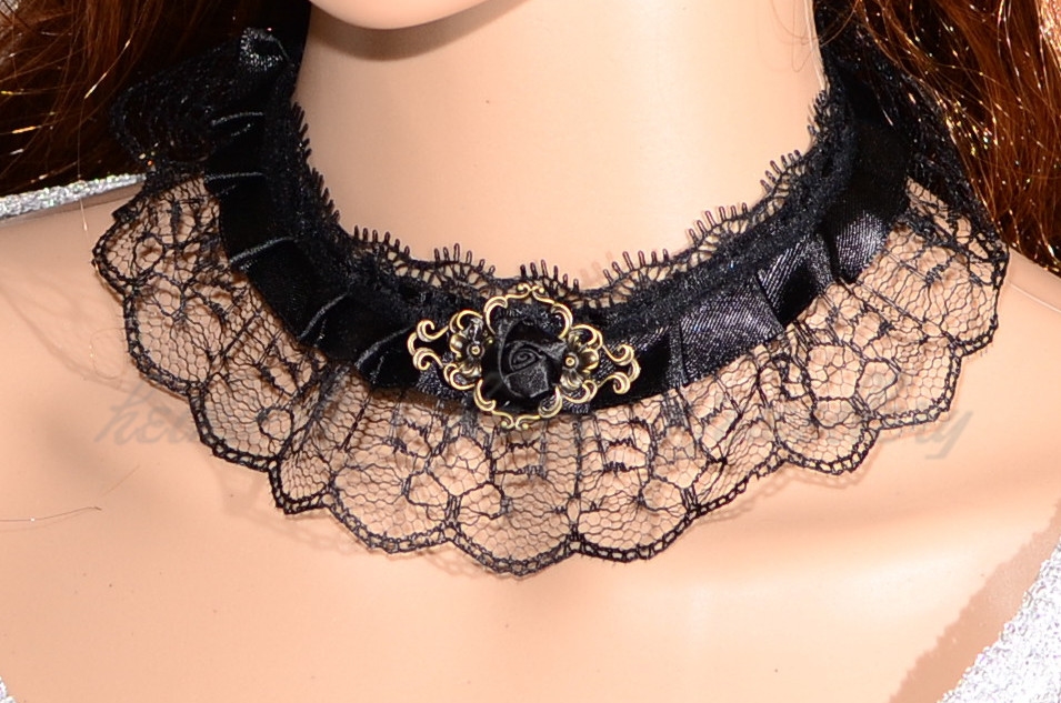 Collier gothique ras de cou