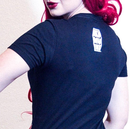 photo n°2 : T-shirt femme AKUMU 'red women'
