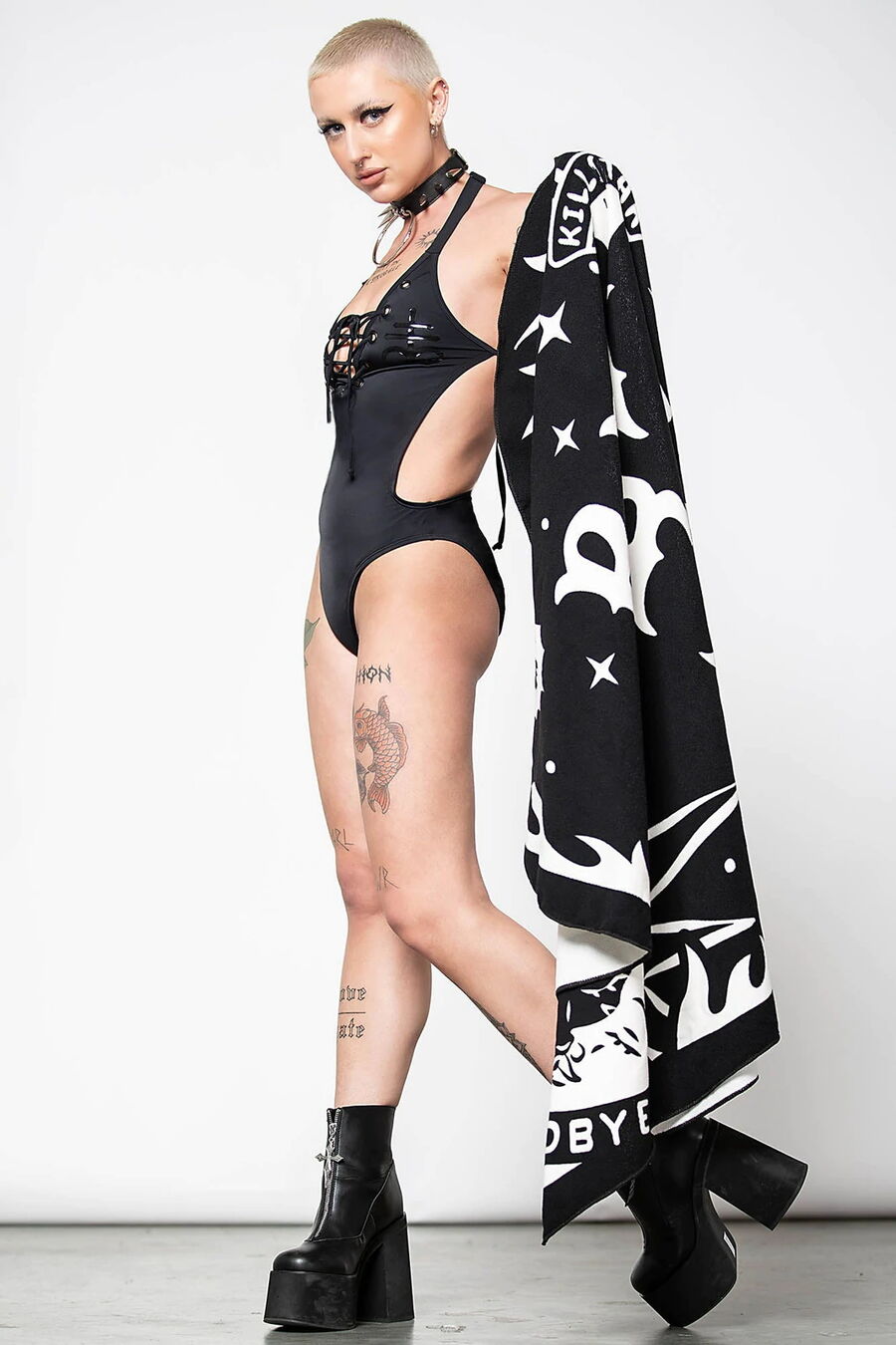 photo n°3 : Serviette de bain KILLSTAR 'Heart Goth'