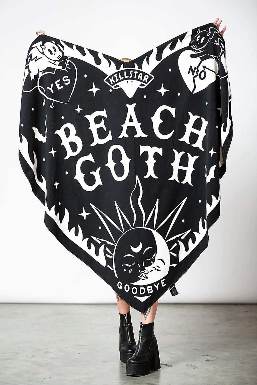 photo n°2 : Serviette de bain KILLSTAR 'Heart Goth'