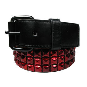 Ceinture gothique clous pyramides rouges