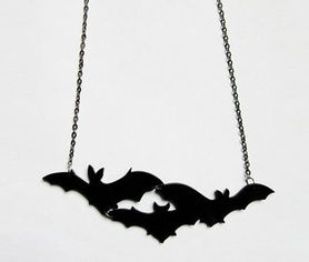 Collier gothique acrylique CHERRYLOCO 'bat cluster'