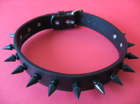 Collier gothique cuir clouté