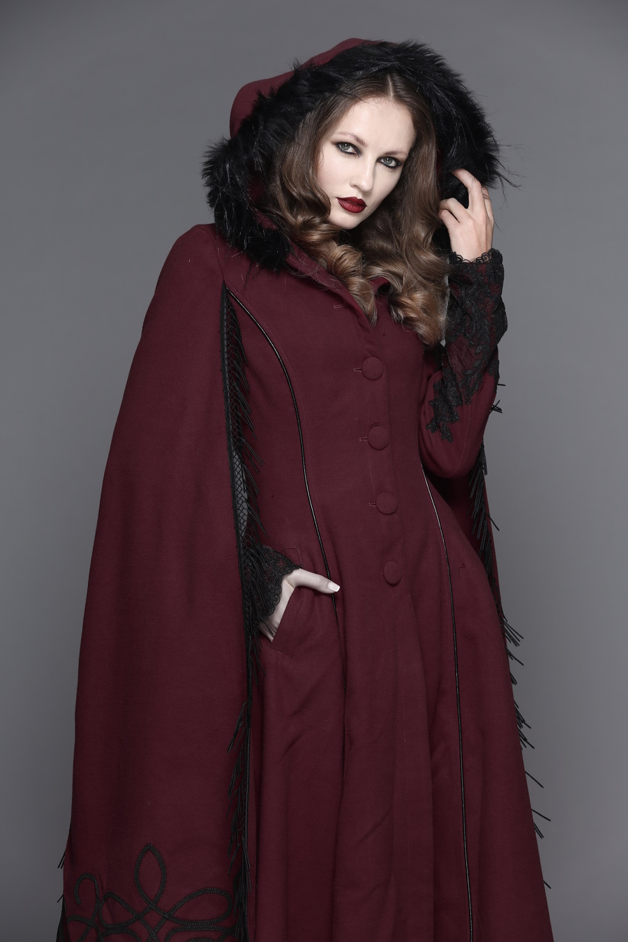 photo n°3 : Long manteau gothique femme 'red witch'