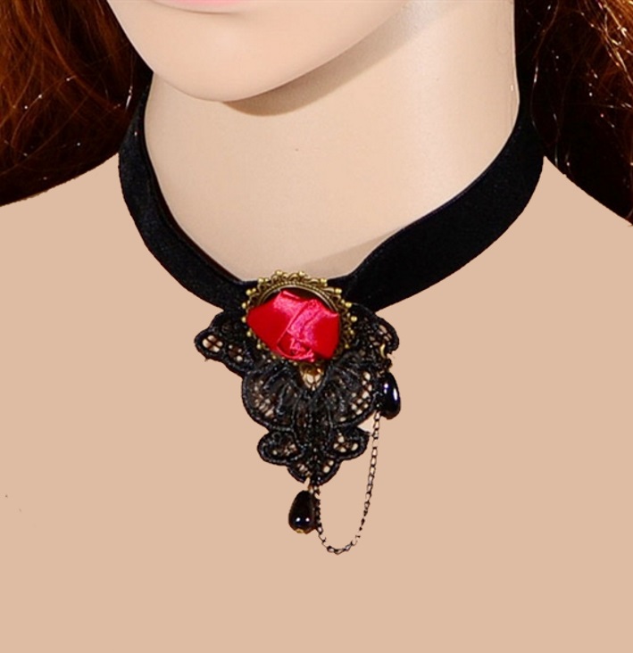 photo n°2 : Collier gothique ras de cou