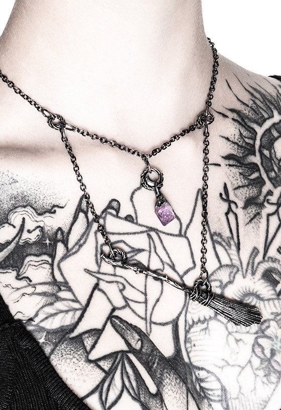 photo n°2 : Collier RESTYLE 'broomstick'