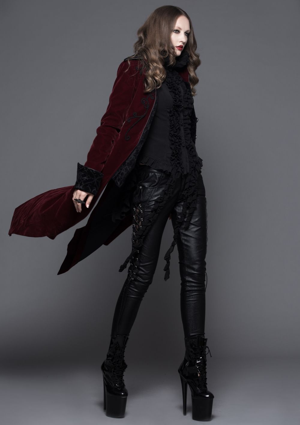 Veste gothique femme queue de pie en velours bordeaux DEVIL FASHION
