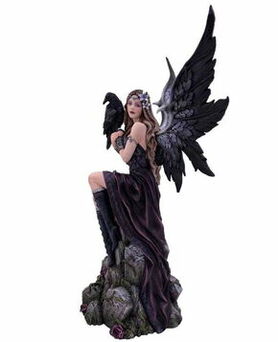 Grande figurine fée gothique 'Hunila'