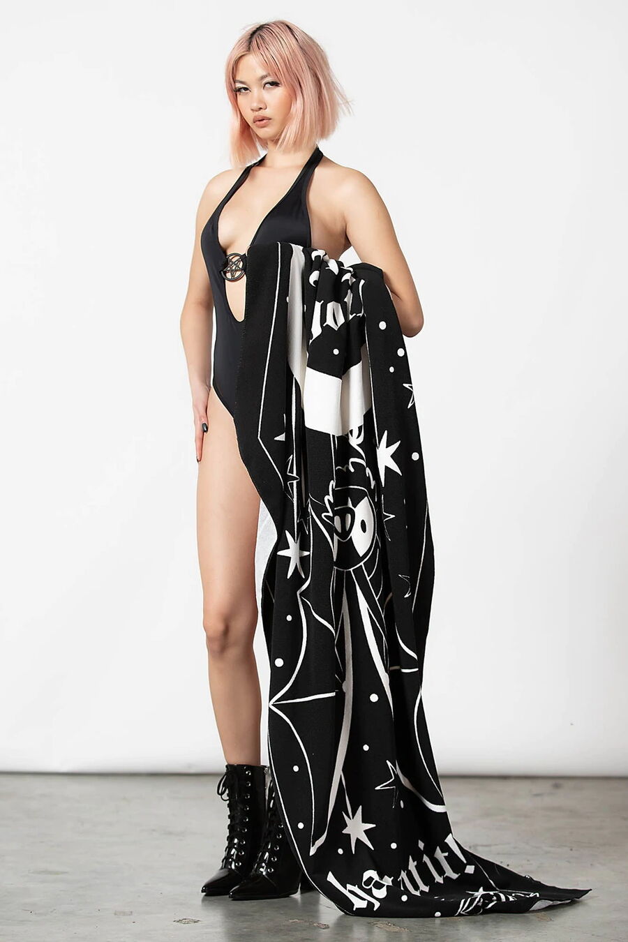 photo n°3 : Serviette de bain KILLSTAR 'haunt coffin'