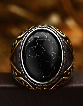 Bague gothique pierre noire marbrée