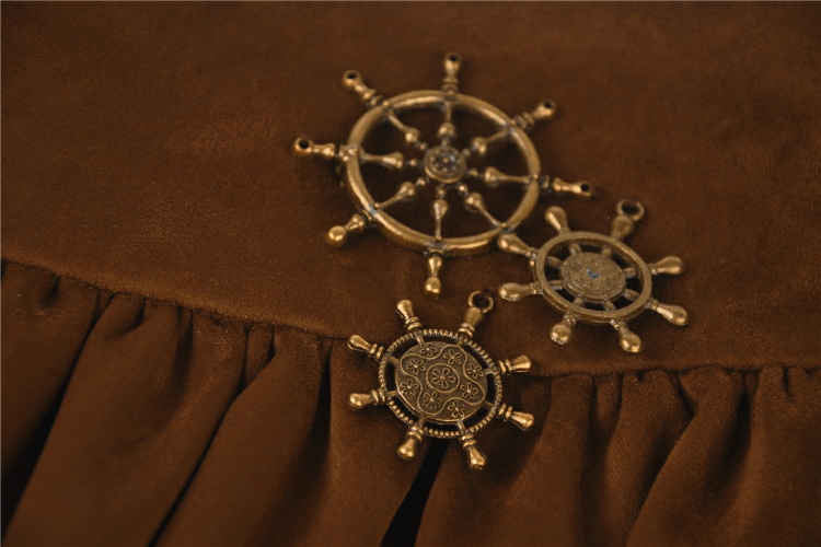 photo n°7 : Mini jupe steampunk DARK IN LOVE