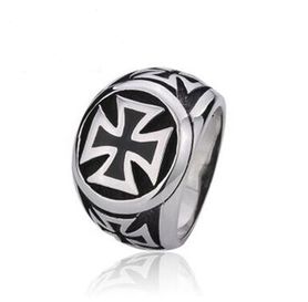 Bague biker croix de fer