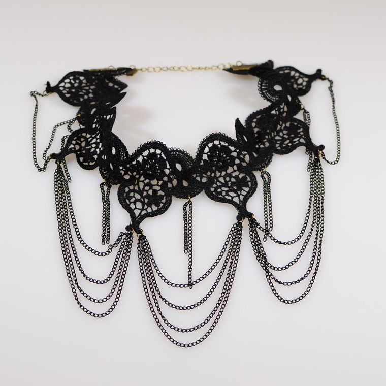 photo n°3 : Collier gothique ras de cou