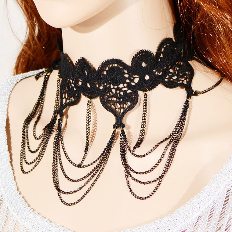 photo n°2 : Collier gothique ras de cou