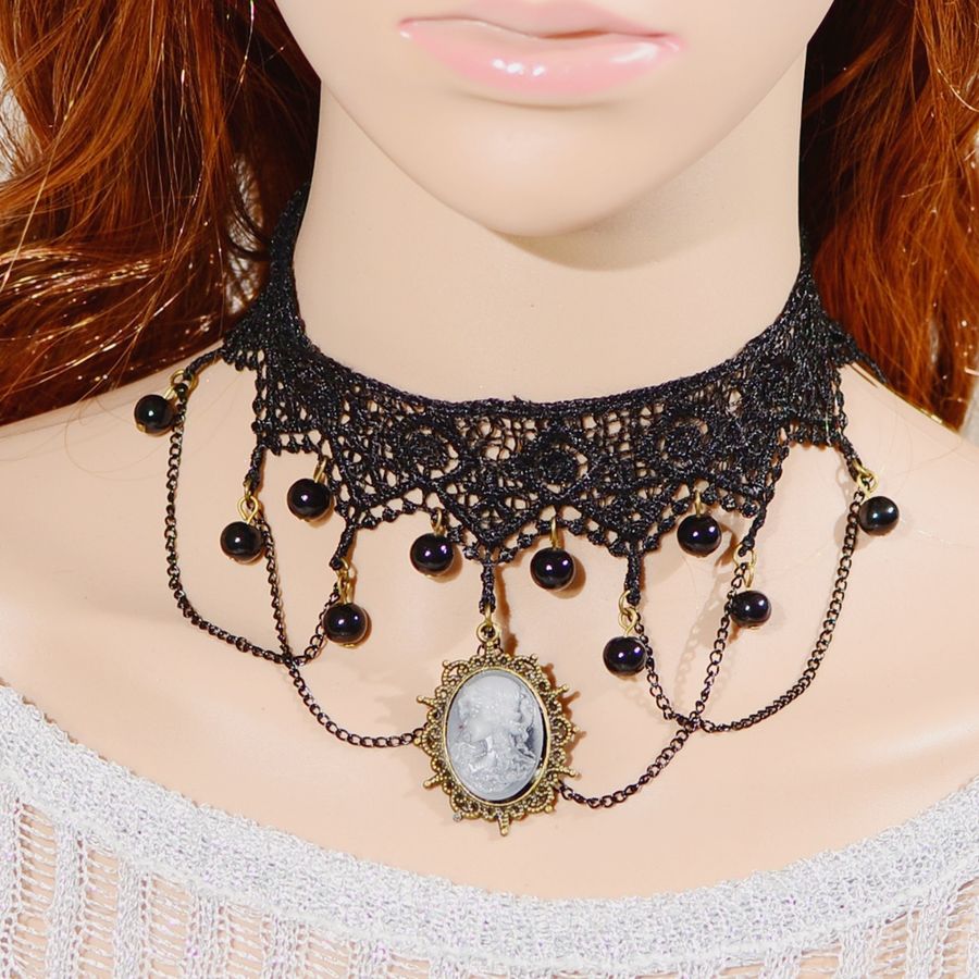 Collier gothique camée