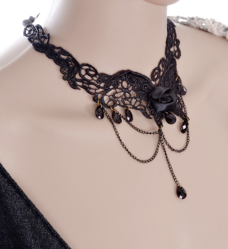 Collier gothique ras de cou