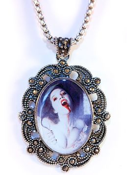 Pendentif camée vampirique 'deadly departed'