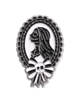 Pin's Gothique Sally