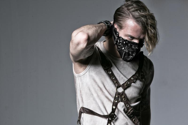 photo n°2 : Masque gothique en cuir noir