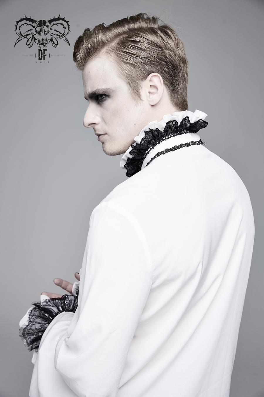 photo n°4 : Chemise à jabot DEVIL FASHION 'gothic palace'