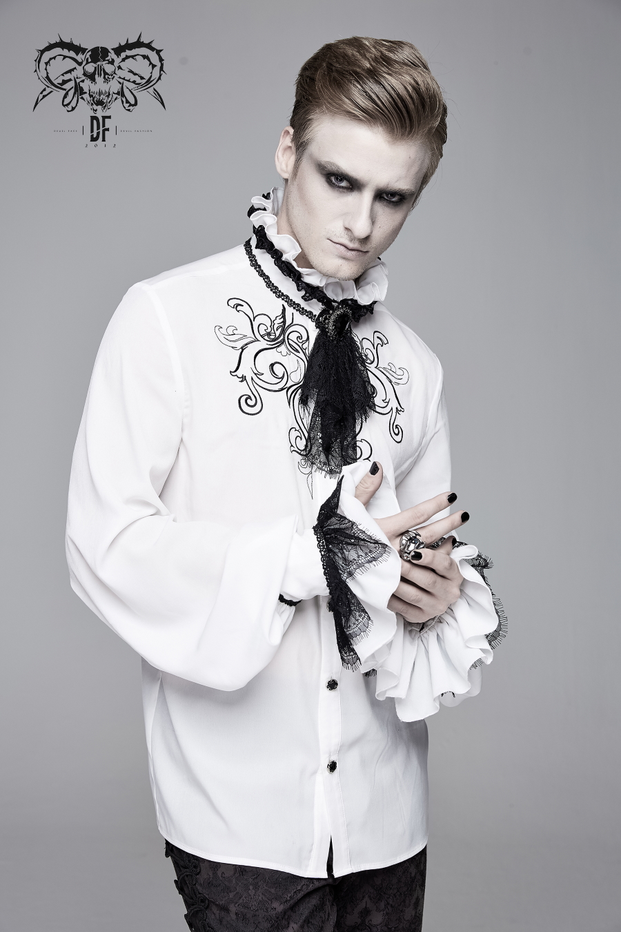 photo n°3 : Chemise à jabot DEVIL FASHION 'gothic palace'