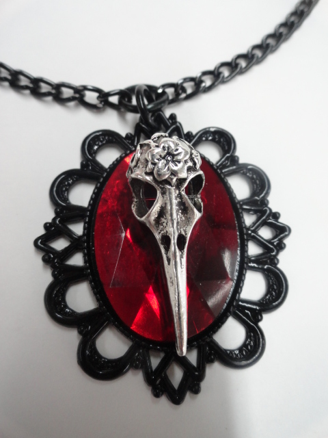 Collier Gothique Pendentif Corbeau Crâne - Acier Inoxydable Doré - Style Mylène Farmer