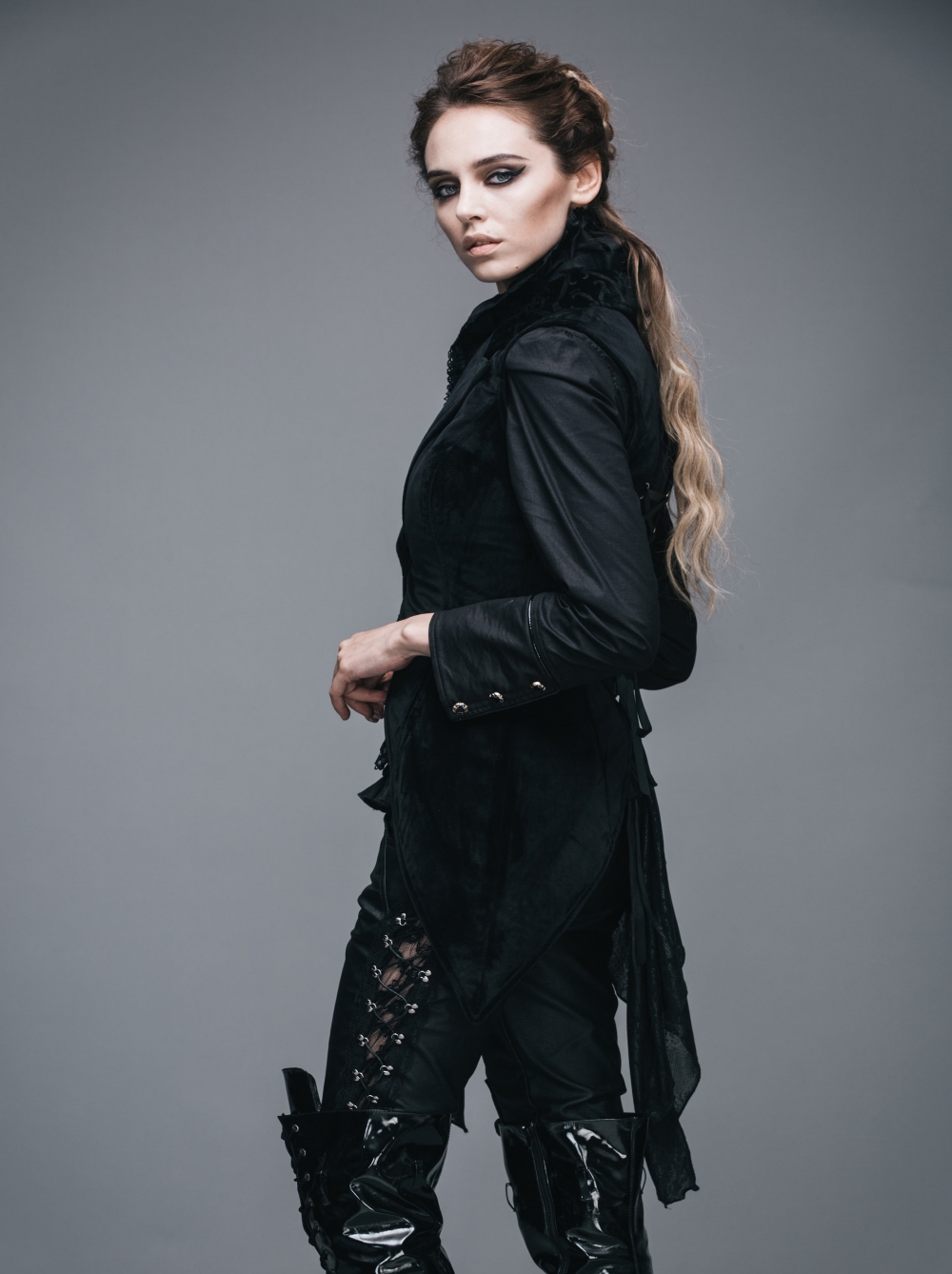 photo n°3 : Veste gothique femme sans manches