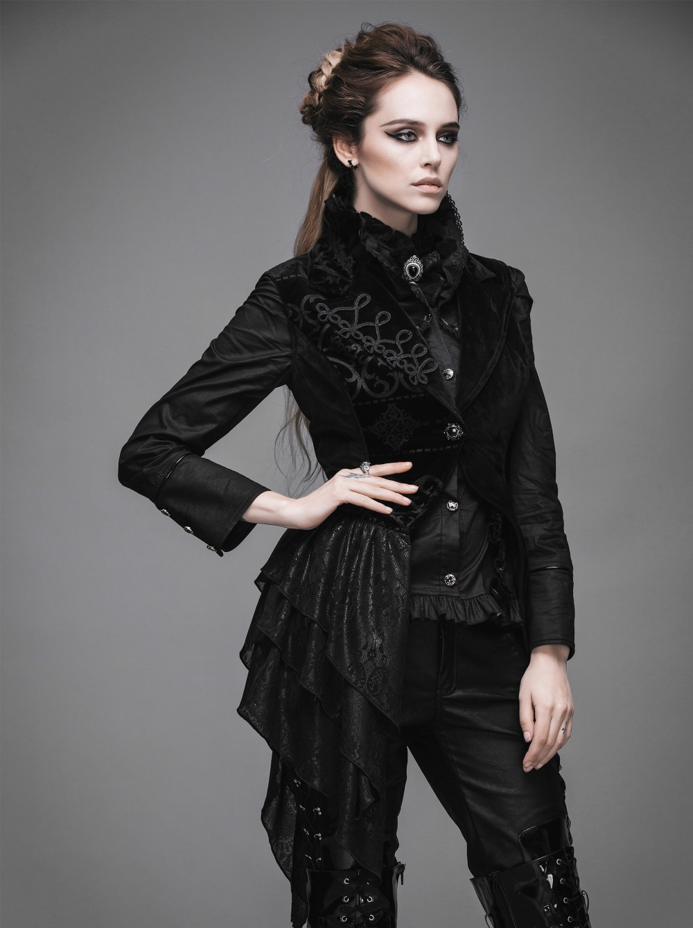photo n°2 : Veste gothique femme sans manches